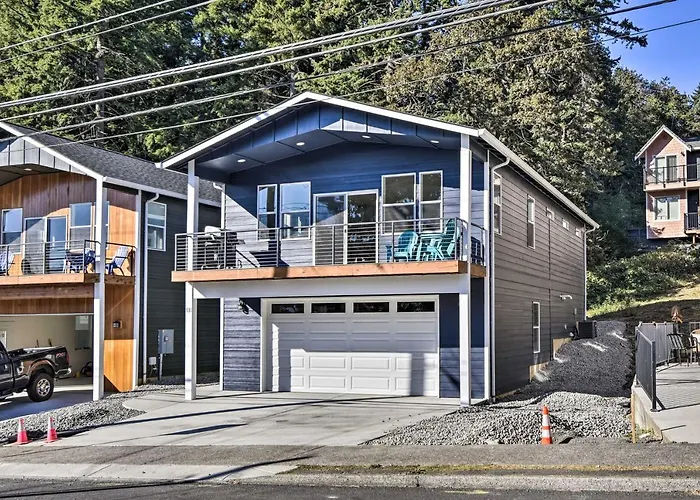 Stunning Stevenson Retreat W/ Mountain Views!