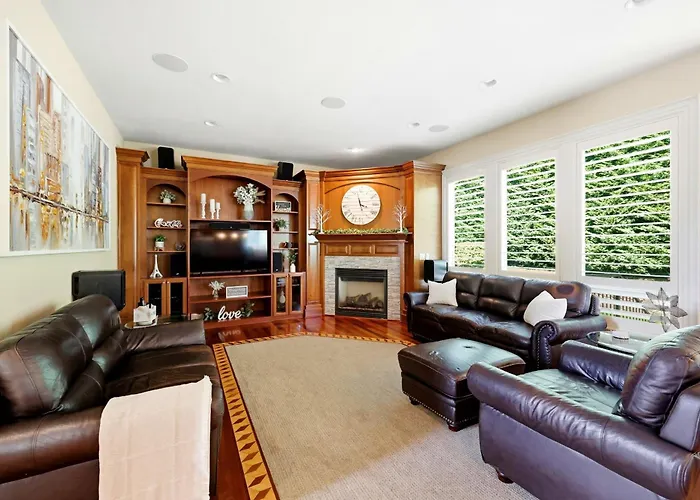 Luxury Family Estate Near Pdx, Theater, Sauna & Game Room