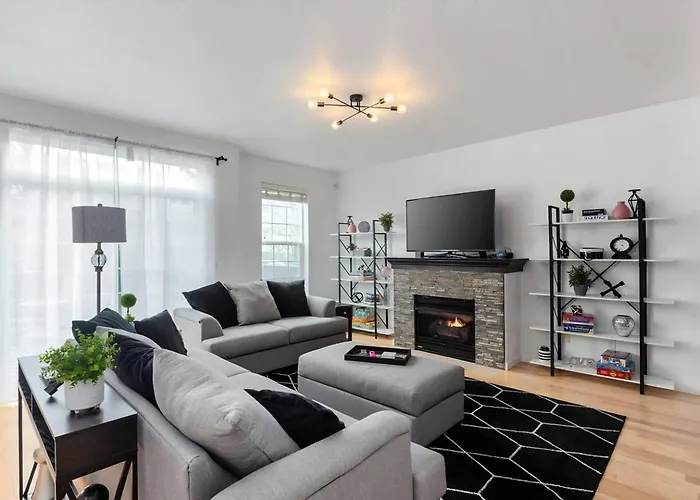 Modern Clackamas Townhome • Garage • Patio